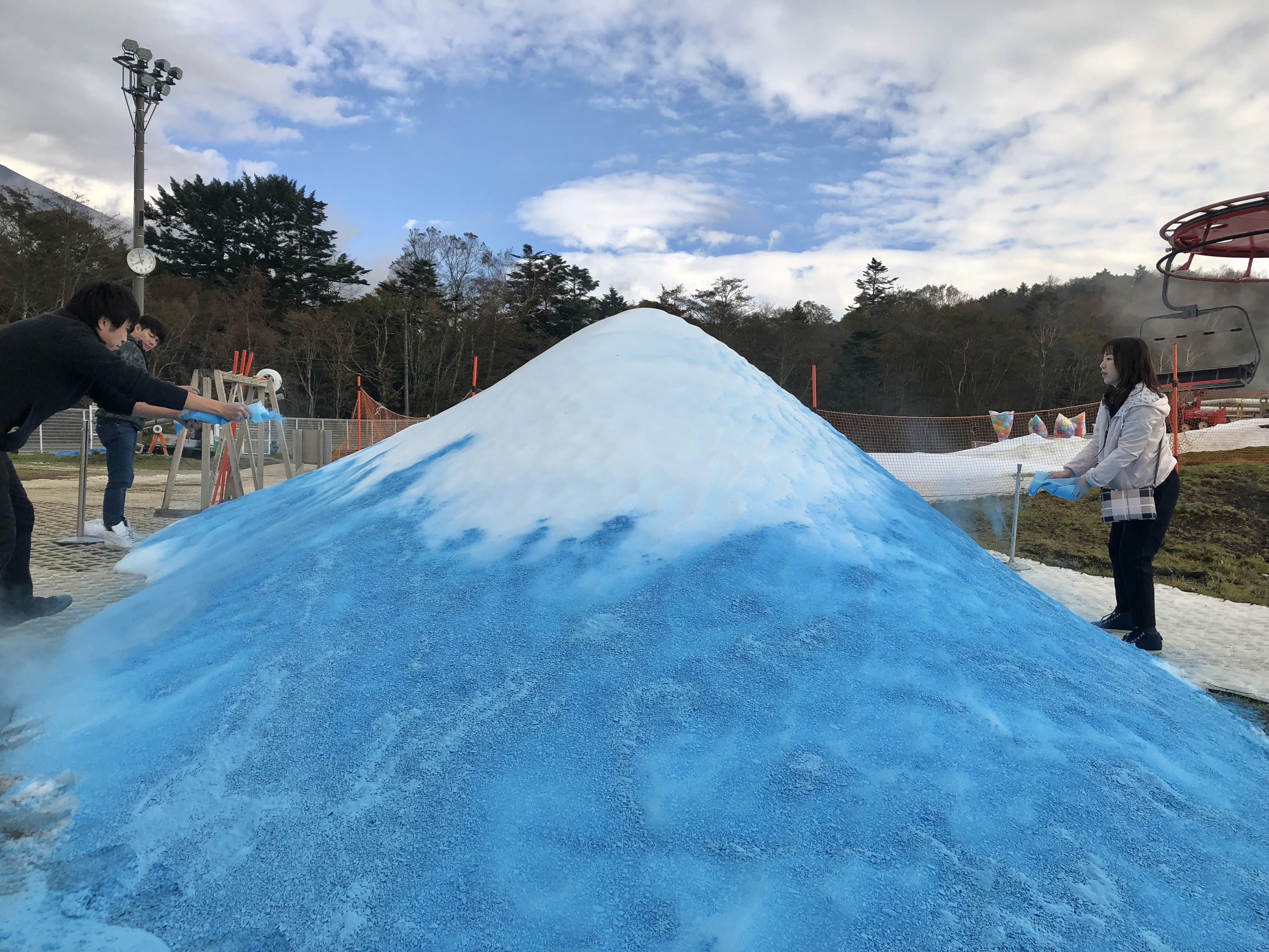https://www.yeti-resort.com/event/images/Yeti_%E5%AF%8C%E5%A3%AB%E5%B1%B1%E3%81%AE%E6%97%A5_%E3%83%95%E3%82%A9%E3%83%88%E3%82%B9%E3%83%9D%E3%83%83%E3%83%88.jpg
